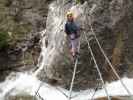 Wasserfall-Klettersteig: Kathrin auf der Brücke