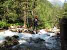 Stuibenfall-Klettersteig: Kathrin auf der Einstiegs-Seilbrücke