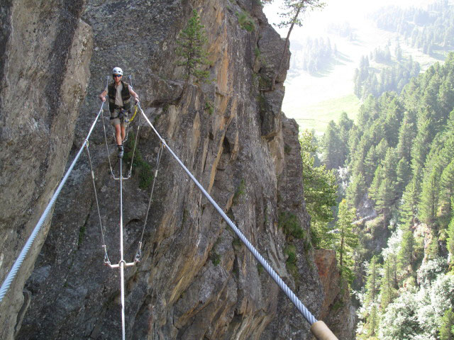 Obergurgler Klettersteig: Christoph auf der ersten Seilbrücke (30. Juni)