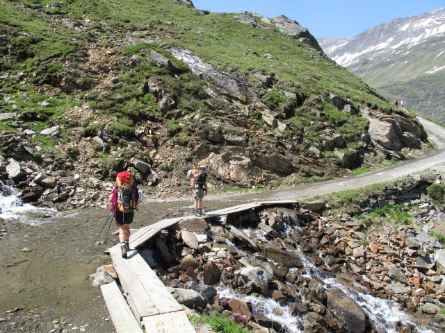 Gudrun und Christoph auf Weg 922 zwischen Gurgler Großalm und Langtaleregghütte (30. Juni)