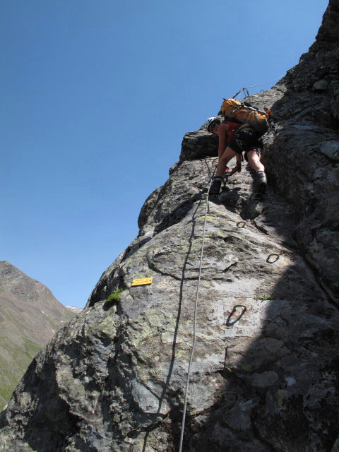 Schwärzenkamm-Klettersteig: Gudrun am Beginn der Sektion 2 (30. Juni)