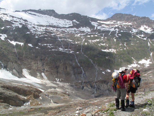 Christoph und Gudrun auf Weg 922 zwischen Hochwildehaus und Langtal (1. Juli)