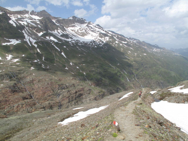 Christoph und Gudrun auf Weg 922 zwischen Hochwildehaus und Langtal (1. Juli)