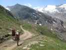 Gudrun und Christoph auf Weg 922 zwischen Gurgler Großalm und Langtaleregghütte (30. Juni)