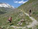 Gudrun und Christoph auf Weg 922 zwischen Langtaleregghütte und Langtal (30. Juni)