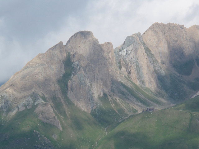 Rote Säule und Knappenspitze von Weg 72 aus (7. Juli)