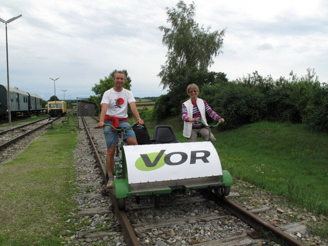 Ich und Mama im Bahnhof Asparn an der Zaya, 223 m