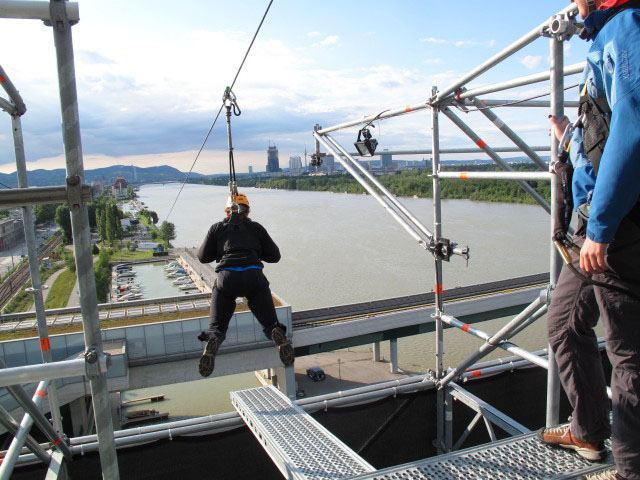 Irene am Flying Fox des Spider Rock Wien