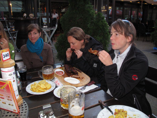 Christina, Carmen und Irene in Kolariks Luftburg