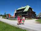 Lea, Martina und Hanna beim Naturfreundehaus, 1.620 m