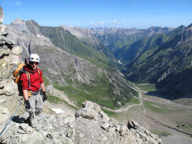 Christoph am Augsburger Höhenweg zwischen Gelbem Schartle und Parseierscharte (12. Aug.)