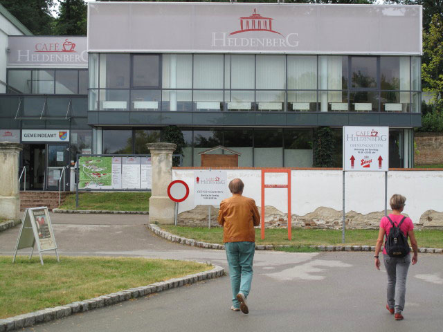 Papa und Mama am Heldenberg