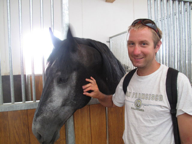 Ich in den Stallungen der Spanische Hofreitschule Lipizzaner