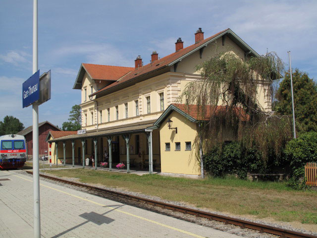 5047 060-8 als R 6219 im Bahnhof Gars-Thunau, 250 m (24. Aug.)