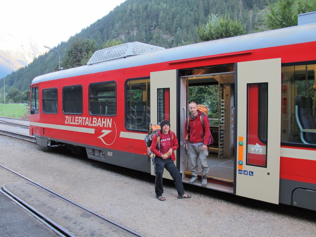 Gudrun und Christoph im Bahnhof Mayrhofen, 617 m