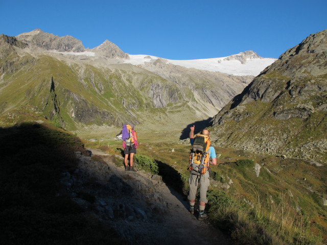 Gudrun und Christoph auf Weg 502 zwischen Feldkar und Berliner Hütte (8. Sep.)