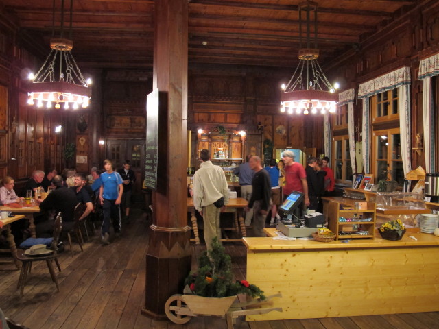 Speisesaal der Berliner H&uuml;tte, 2.042 m (8. Sep.)