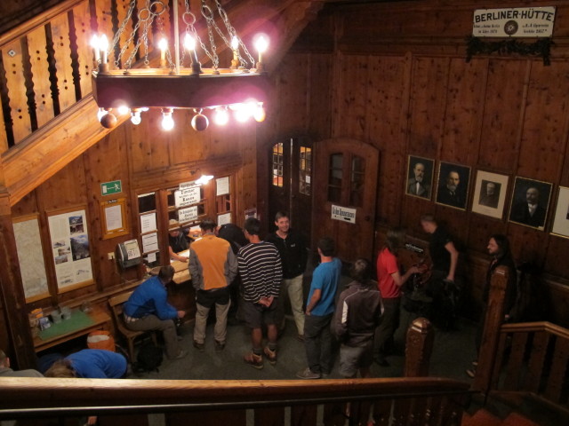 Foyer der Berliner H&uuml;tte, 2.042 m (8. Sep.)