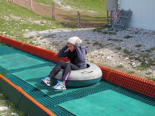 Daniela auf der Luftkissenrutschbahn im Sommerpark Krvavec (28. Sep.)