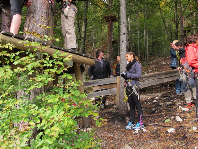 Daniela beim Flying Fox 'Tschepparutsche' im Waldseilpark Tscheppaschlucht (29. Sep.)