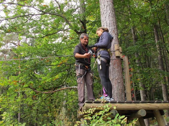 Daniela beim Flying Fox 'Tschepparutsche' im Waldseilpark Tscheppaschlucht (29. Sep.)