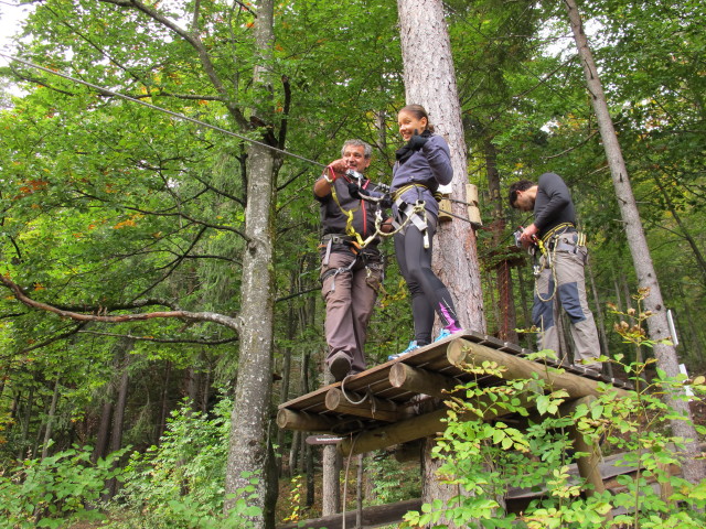 Daniela am Flying Fox 'Tschepparutsche' im Waldseilpark Tscheppaschlucht (29. Sep.)