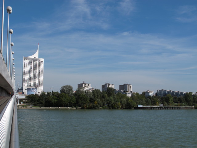 Hochhaus Neue Donau von der Reichsbrücke aus