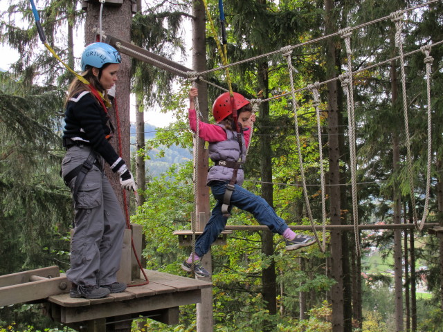 Diana und Daria im Parcours 'Floh' im Kletterwald Buchenberg