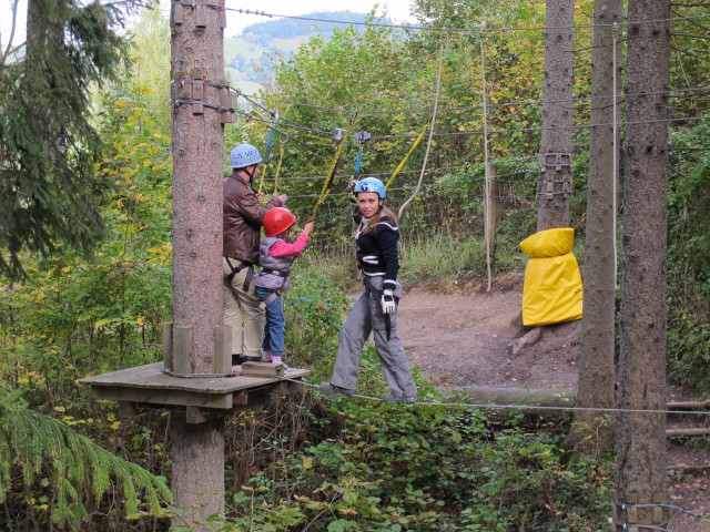 Walter, Daria und Diana im Parcours 'Floh' im Kletterwald Buchenberg