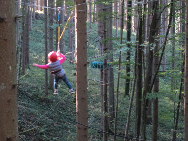 Daria im Parcours 'Wiesel' im Kletterwald Buchenberg