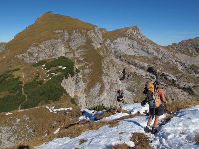 Christoph und Gudrun auf Weg 32 zwischen Dalfazer Ro&szlig;kopf und Dalfazer Wand (20. Okt.)