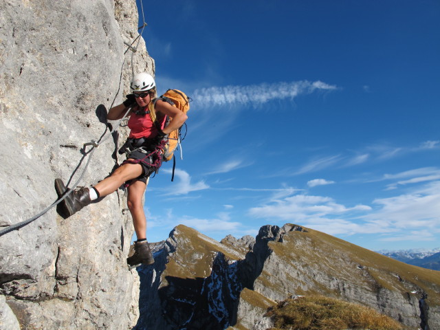 Hochiss-Klettersteig: Gudrun im Einstieg (20. Okt.)