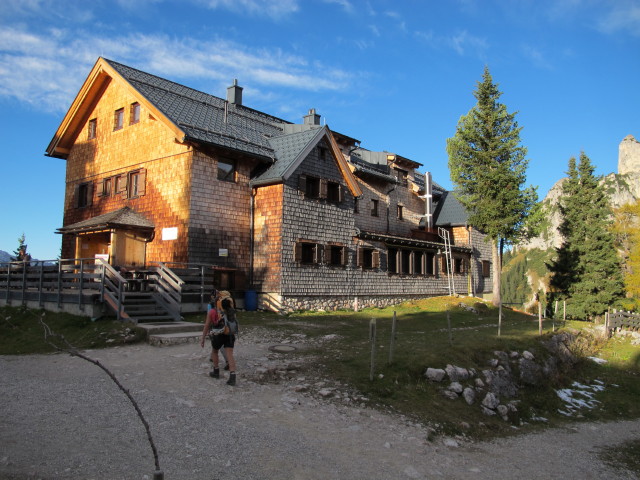 Christoph und Gudrun bei der Erfurter H&uuml;tte, 1.831 m (21. Okt.)