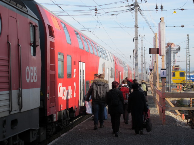 REX 9329 im Bahnhof St. Peter-Seitenstetten