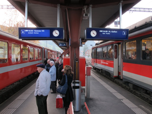 R 1158 und S11 2160 im Bahnhof Appenzell, 786 m (17. Nov.)