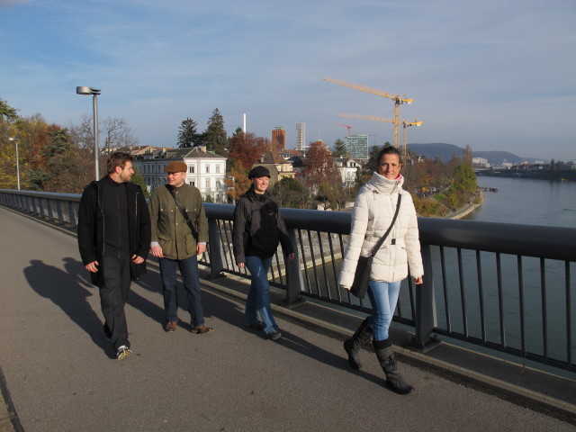 Markus, Alexander, Carmen und Romy auf der Wettsteinbrücke