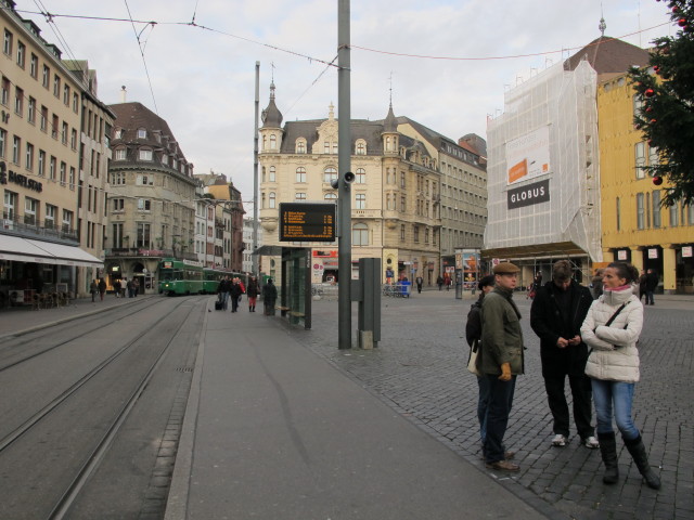 Carmen, Alexander, Markus und Romy am Marktplatz
