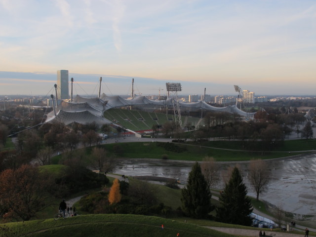 Olympiastadion vom Olympiaberg aus (24. Nov.)