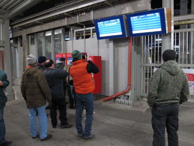 Abfahrtsmonitor im Ostbahnhof Wien (8. Dez.)