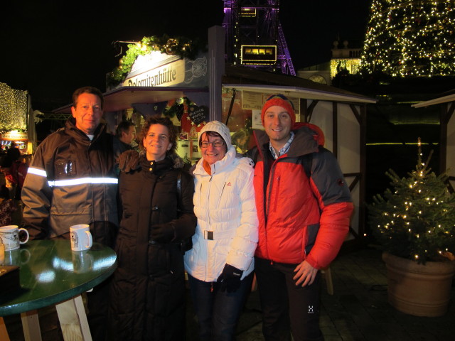 Udo, Nadja, Andrea und ich am Wintermarkt