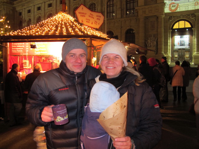 Andreas und Marlies im Weihnachtsdorf Maria-Theresien-Platz