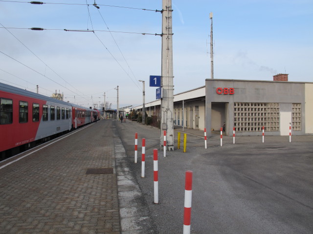 REX 2100 im Bahnhof Gmünd N.Ö., 499 m