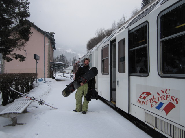 RE 18940 im Bahnhof Les Houches, 980 m (14. März)