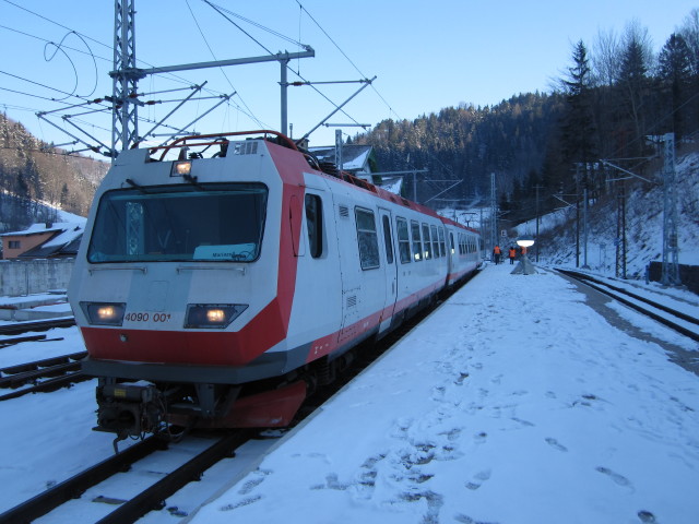 4090 001 als R 6803 im Bahnhof Laubenbachmühle, 535 m