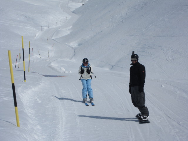 Mama und Markus neben der Piste 68 (17. Apr.)