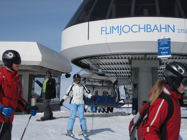 Markus und Mama bei der Bergstation der Flimjochbahn, 2.753 m (19. Apr.)