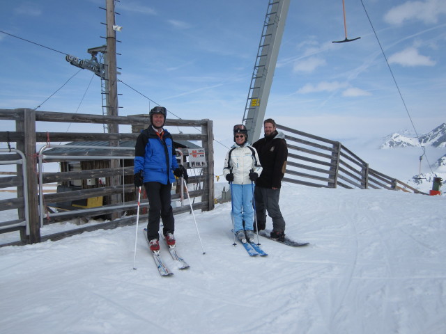 Ich, Mama und Markus bei der Bergstation des Greitspitzlifts, 2.870 m (19. Apr.)