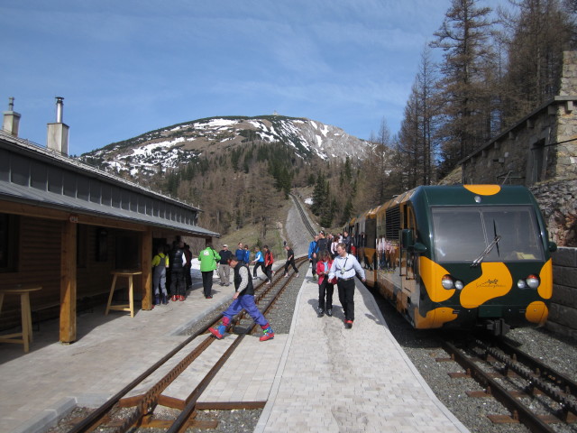 R 5 im Bahnhof Baumgartner, 1.398 m