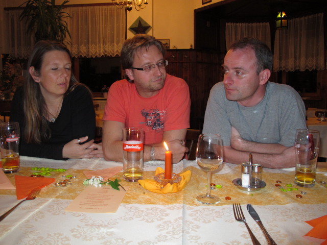 Marion, Michael und Andreas im Häuserl am Roan aus