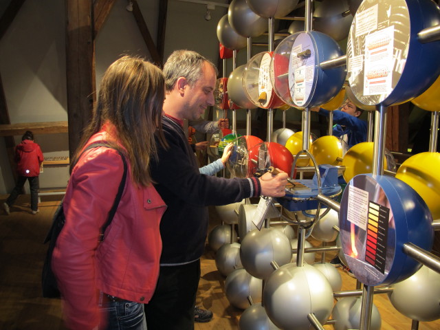 Diana und Walter in der Dauerausstellung